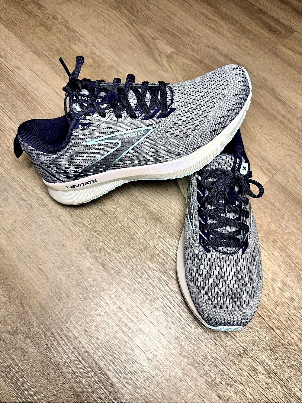 Brooks Levitate 5 Women’s 7.5 Grey Peacoat Blue Running Shoes